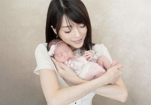 没有喂过母乳的明星,非母乳喂养明星的育儿故事