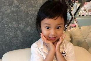 明星小孩的照片,可爱瞬间引网友热议